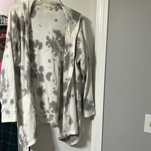 Jane and Delancey 2x white/gray tie dye sweater. With hood & pockets